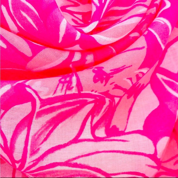 RARE LILLY PULITZER RESORT
SCARF WRAP LILLIAN
OVERSIZED BLANKET
ENGINEERED - Picture 9 of 10